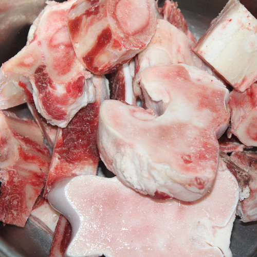 한우 투뿔 잡뼈 1kg (100g당 550원)